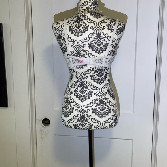 LA SENZA Beyond Sexy - Classic Plunge 36 C - Picture 2 of 7